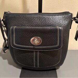 Coach Hamilton Swing pack Black Pebbled
Leather Crossbody